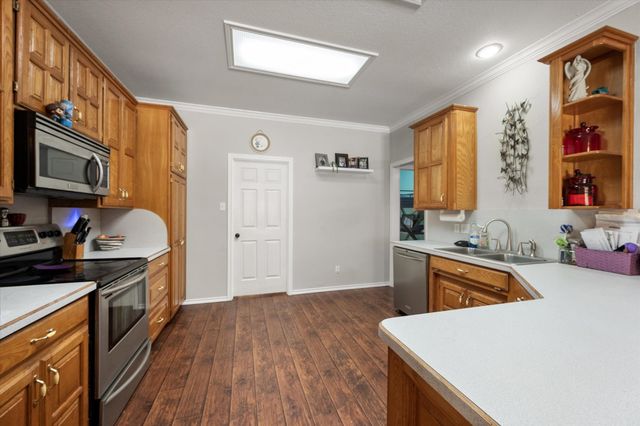 512 Shady Oaks Trail, Burleson, TX 76028