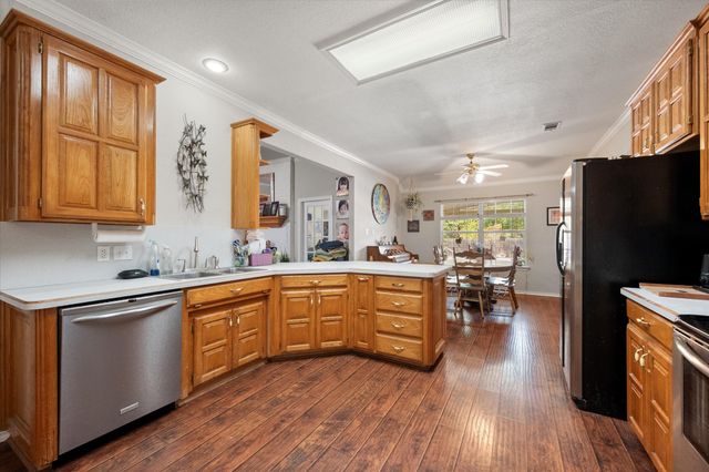 512 Shady Oaks Trail, Burleson, TX 76028