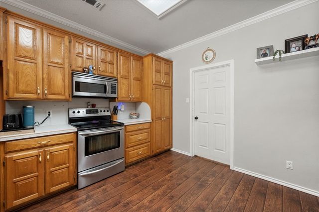 512 Shady Oaks Trail, Burleson, TX 76028