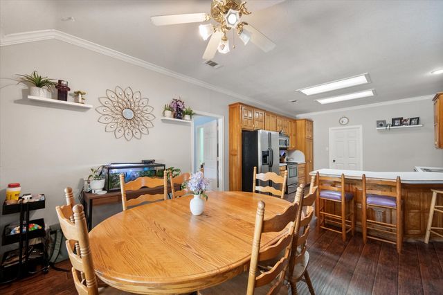 512 Shady Oaks Trail, Burleson, TX 76028