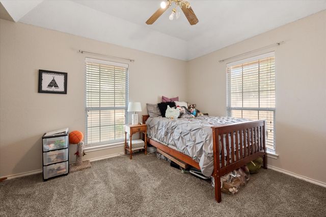 512 Shady Oaks Trail, Burleson, TX 76028