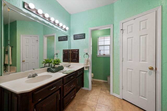 512 Shady Oaks Trail, Burleson, TX 76028