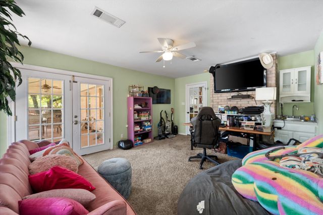 512 Shady Oaks Trail, Burleson, TX 76028