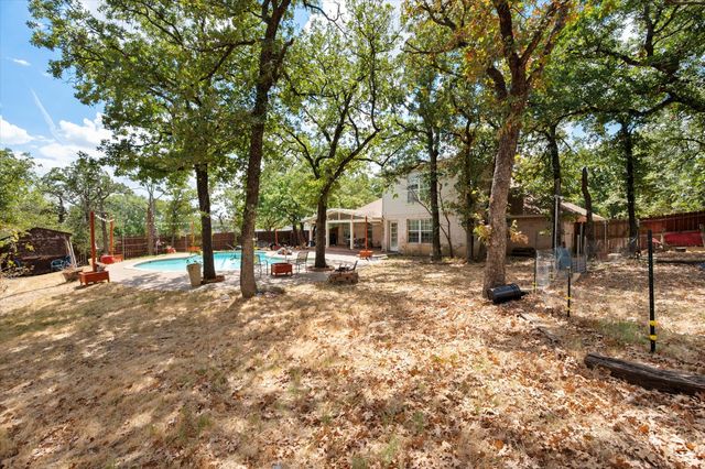 512 Shady Oaks Trail, Burleson, TX 76028