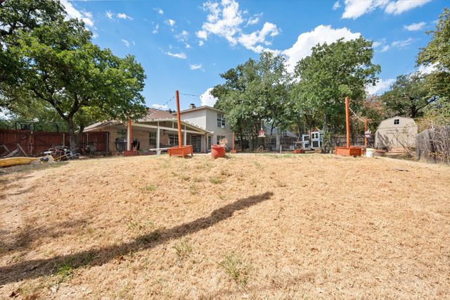 512 Shady Oaks Trail, Burleson, TX 76028