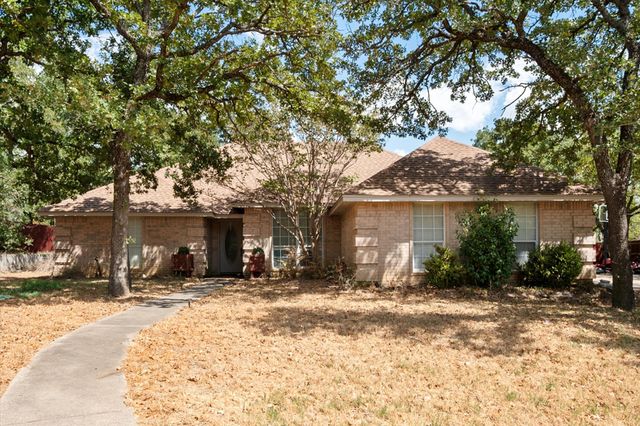 512 Shady Oaks Trail, Burleson, TX 76028