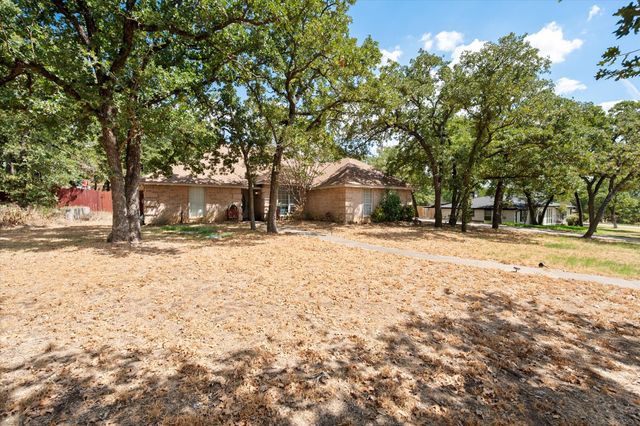 512 Shady Oaks Trail, Burleson, TX 76028