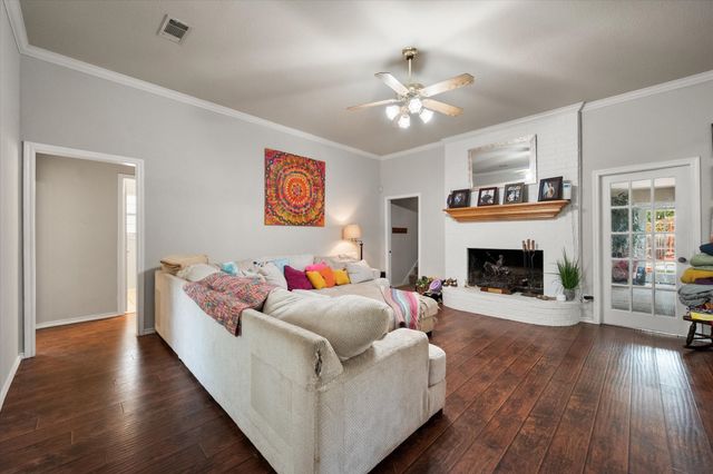 512 Shady Oaks Trail, Burleson, TX 76028
