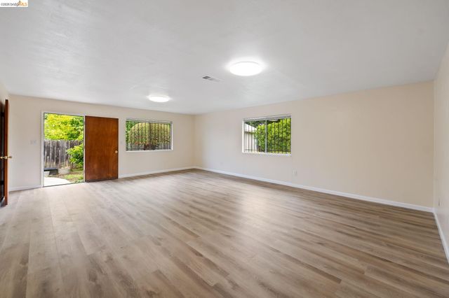 1024 Atherton St, Vallejo, CA 94590