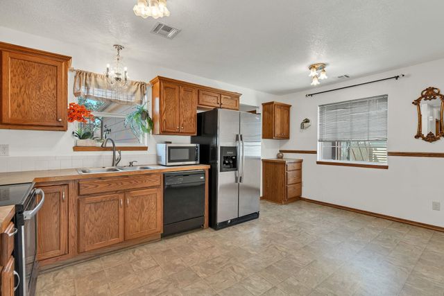 2315 W Grant, Wichita, KS 67213