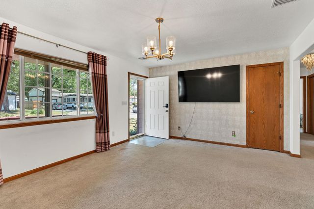 2315 W Grant, Wichita, KS 67213