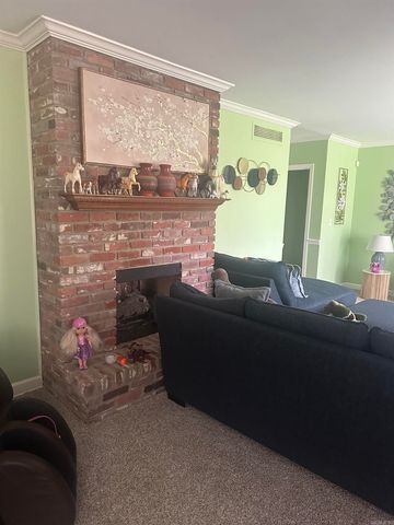 105 Sue Ann Dr, Forrest City, AR 72335