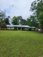 105 Sue Ann Dr, Forrest City, AR 72335