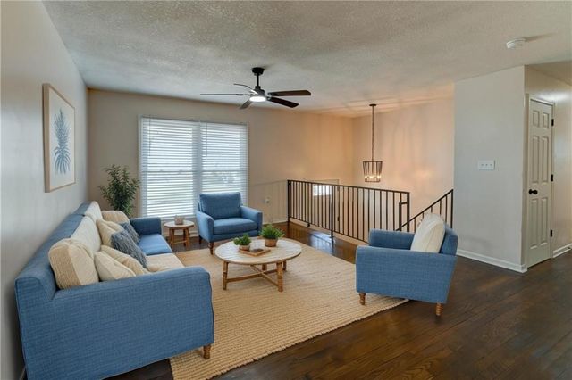 18607 E 6th Street, Independence, MO 64056