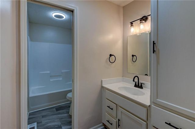 18607 E 6th Street, Independence, MO 64056