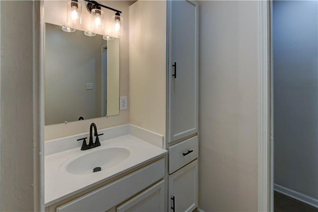 18607 E 6th Street, Independence, MO 64056