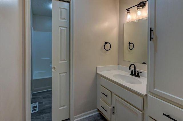 18607 E 6th Street, Independence, MO 64056