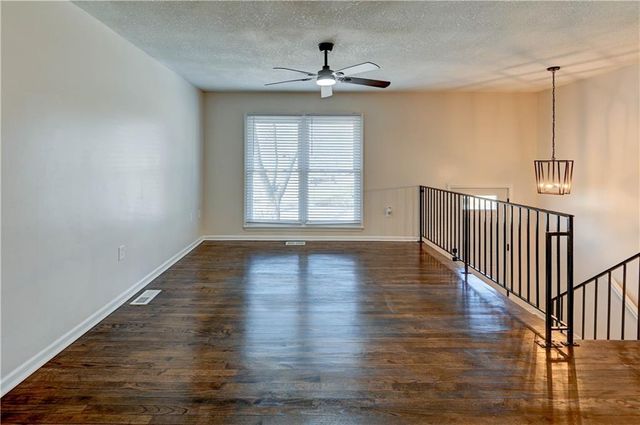 18607 E 6th Street, Independence, MO 64056