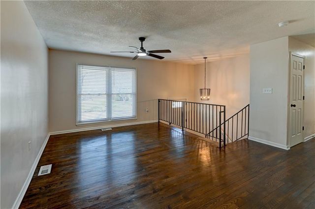 18607 E 6th Street, Independence, MO 64056