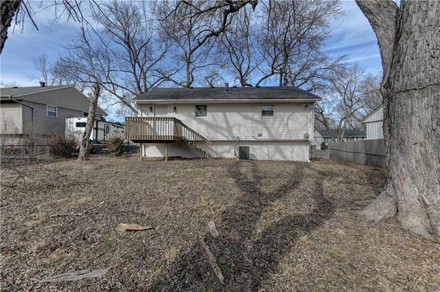 18607 E 6th Street, Independence, MO 64056