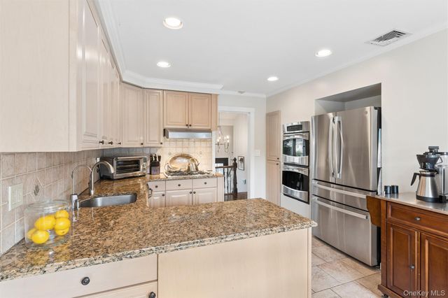 1650 James Street, Merrick, NY 11566