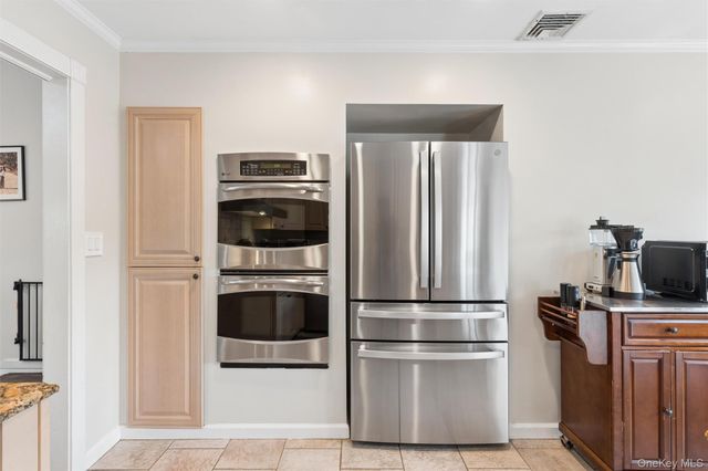 1650 James Street, Merrick, NY 11566