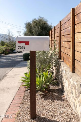 2507 Rockdell Street, La Crescenta, CA 91214