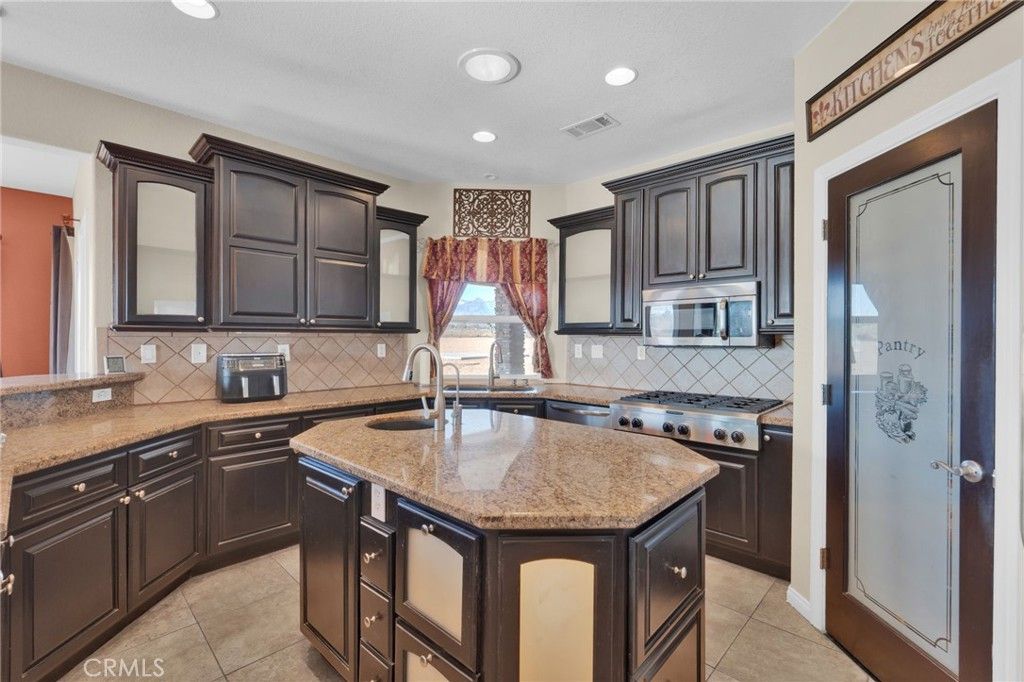 Image 22 of property listing at 7435 Solano, Phelan, CA 92371