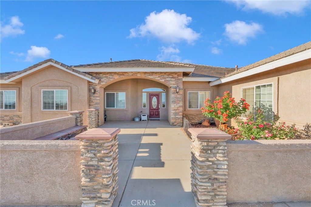 Image 4 of property listing at 7435 Solano, Phelan, CA 92371