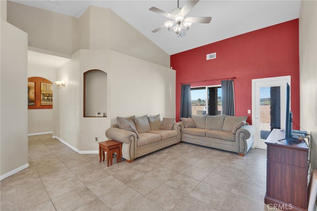 Image 6 of property listing at 7435 Solano, Phelan, CA 92371