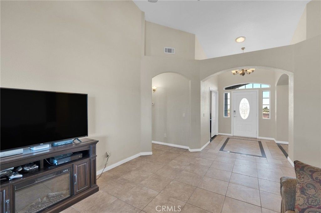 Image 8 of property listing at 7435 Solano, Phelan, CA 92371