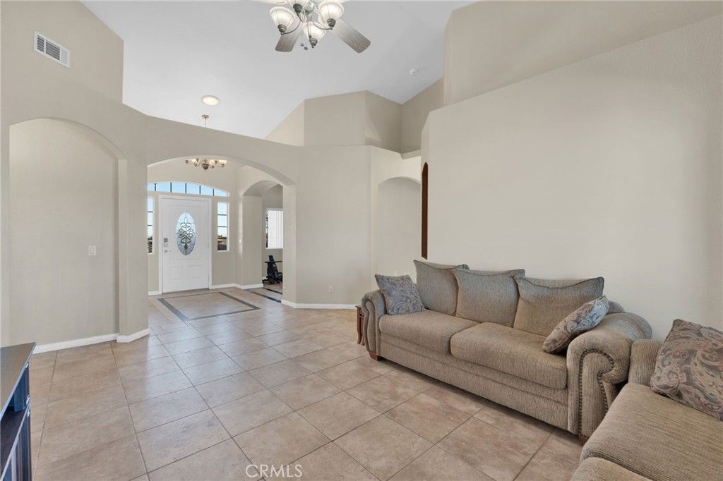 Image 9 of property listing at 7435 Solano, Phelan, CA 92371