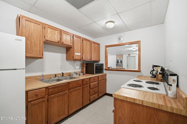 480 Fordtown Rd, Fall Branch, TN 37656