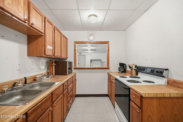 480 Fordtown Rd, Fall Branch, TN 37656