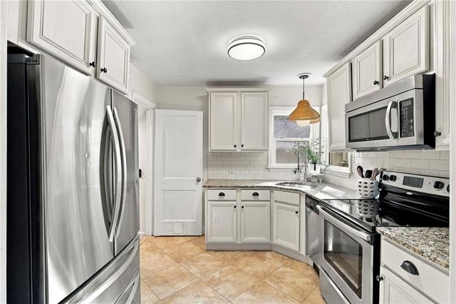 2001 W 73rd Street, Prairie Village, KS 66208