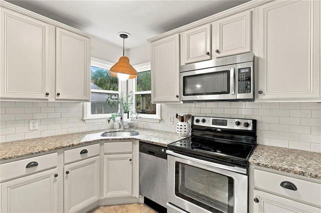 2001 W 73rd Street, Prairie Village, KS 66208
