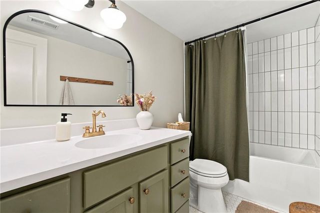 2001 W 73rd Street, Prairie Village, KS 66208