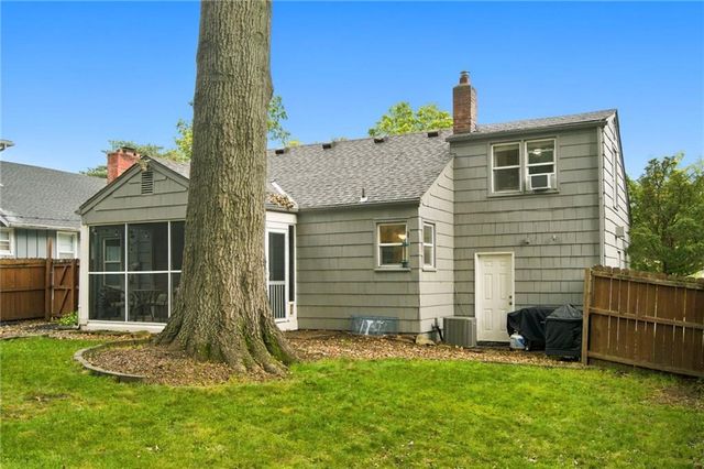 2001 W 73rd Street, Prairie Village, KS 66208