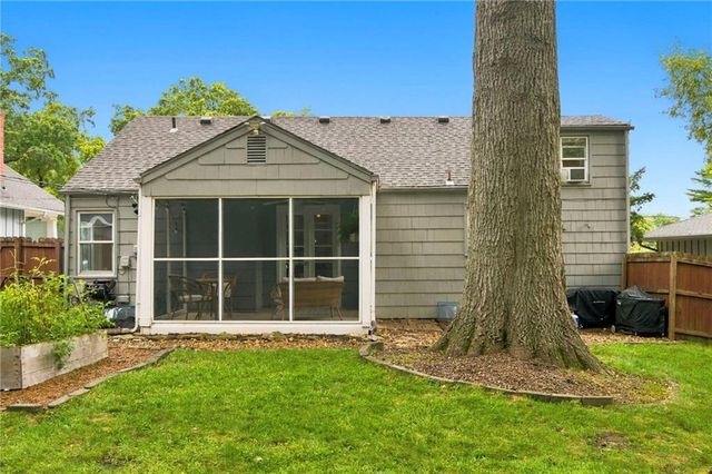 2001 W 73rd Street, Prairie Village, KS 66208
