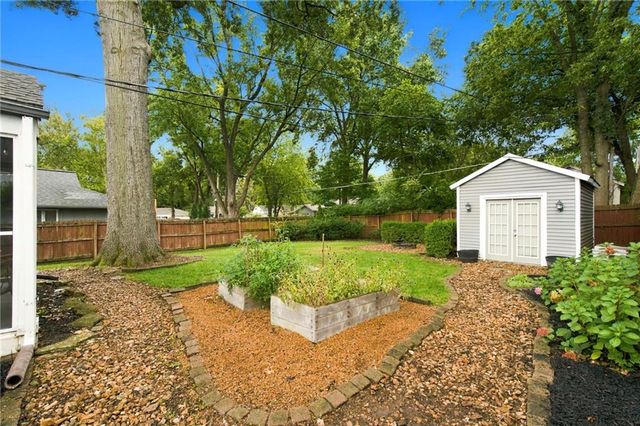 2001 W 73rd Street, Prairie Village, KS 66208