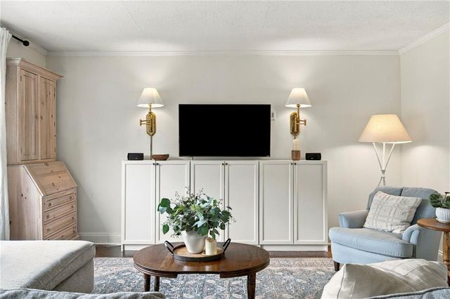 2001 W 73rd Street, Prairie Village, KS 66208