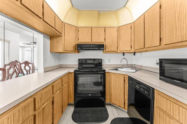 1117 Green Pine Boulevard D2, West Palm Beach, FL 33409