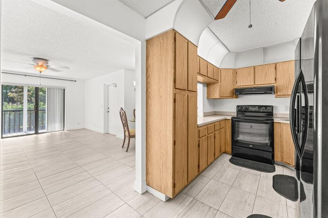 1117 Green Pine Boulevard D2, West Palm Beach, FL 33409