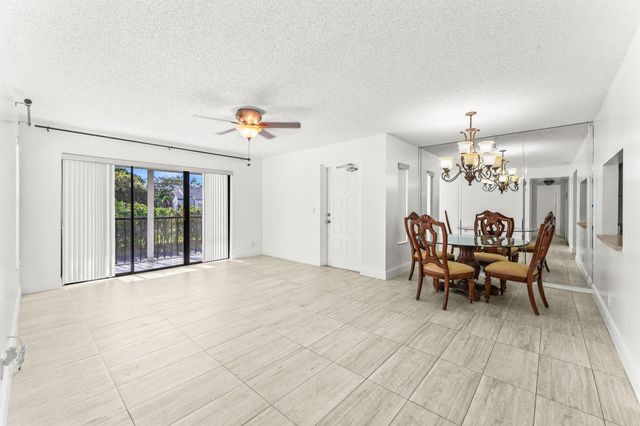 1117 Green Pine Boulevard D2, West Palm Beach, FL 33409