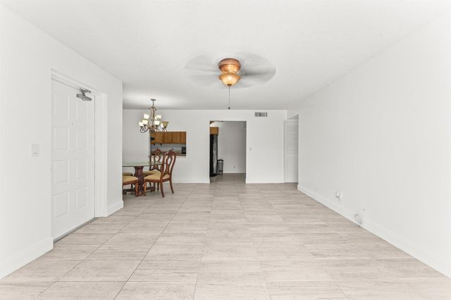 1117 Green Pine Boulevard D2, West Palm Beach, FL 33409