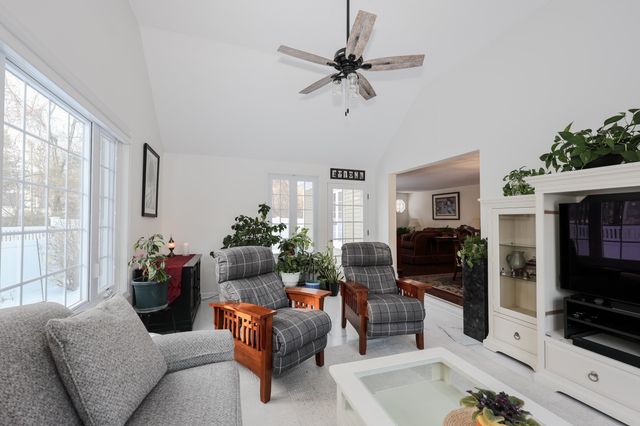 152 Straw Hill Road, Manchester, NH 03104