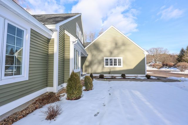 152 Straw Hill Road, Manchester, NH 03104