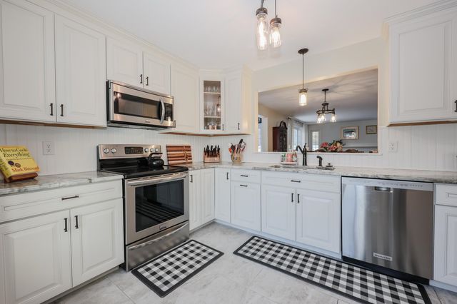 152 Straw Hill Road, Manchester, NH 03104