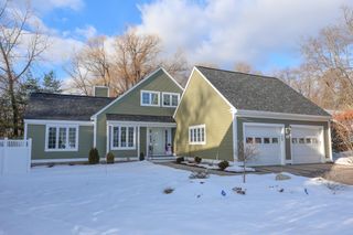 152 Straw Hill Road, Manchester, NH 03104