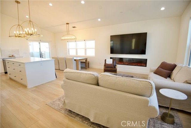 8354 Macron, Oak Hills, CA 92344